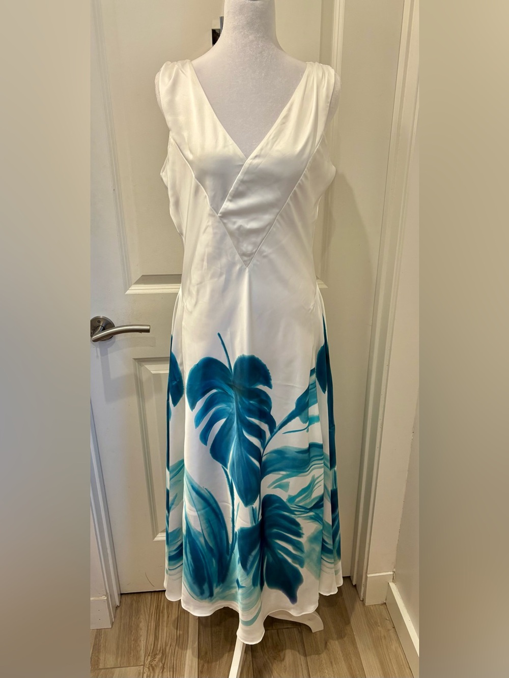 NWT Super Natural Silky White V-Neck Maxi Dress with Blue Tropical Print- S